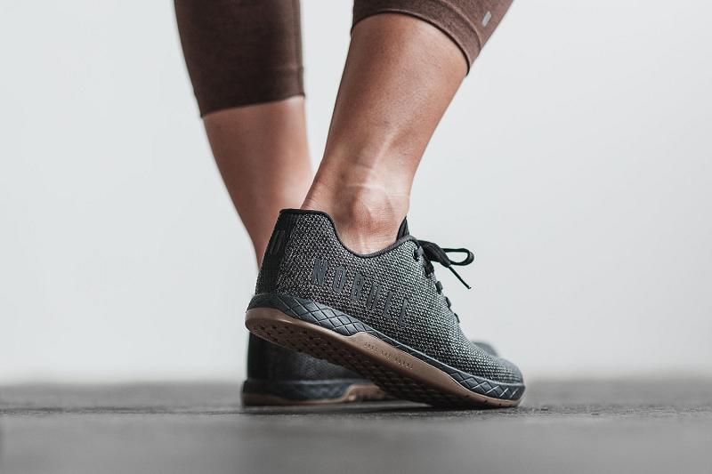 Black / Dark Nobull Heather Dark Gum Women's Trainers | CA V2133R